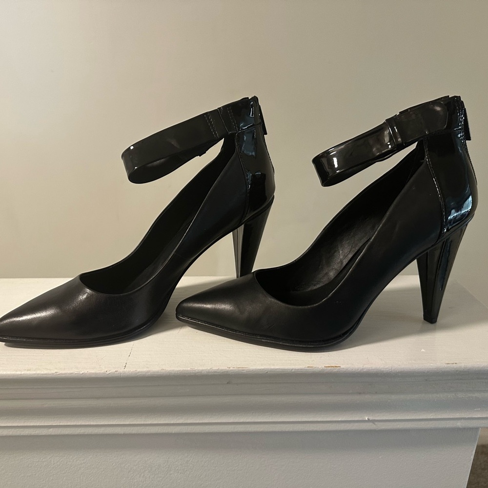 Kenneth Cole Reaction Black Patent Heels